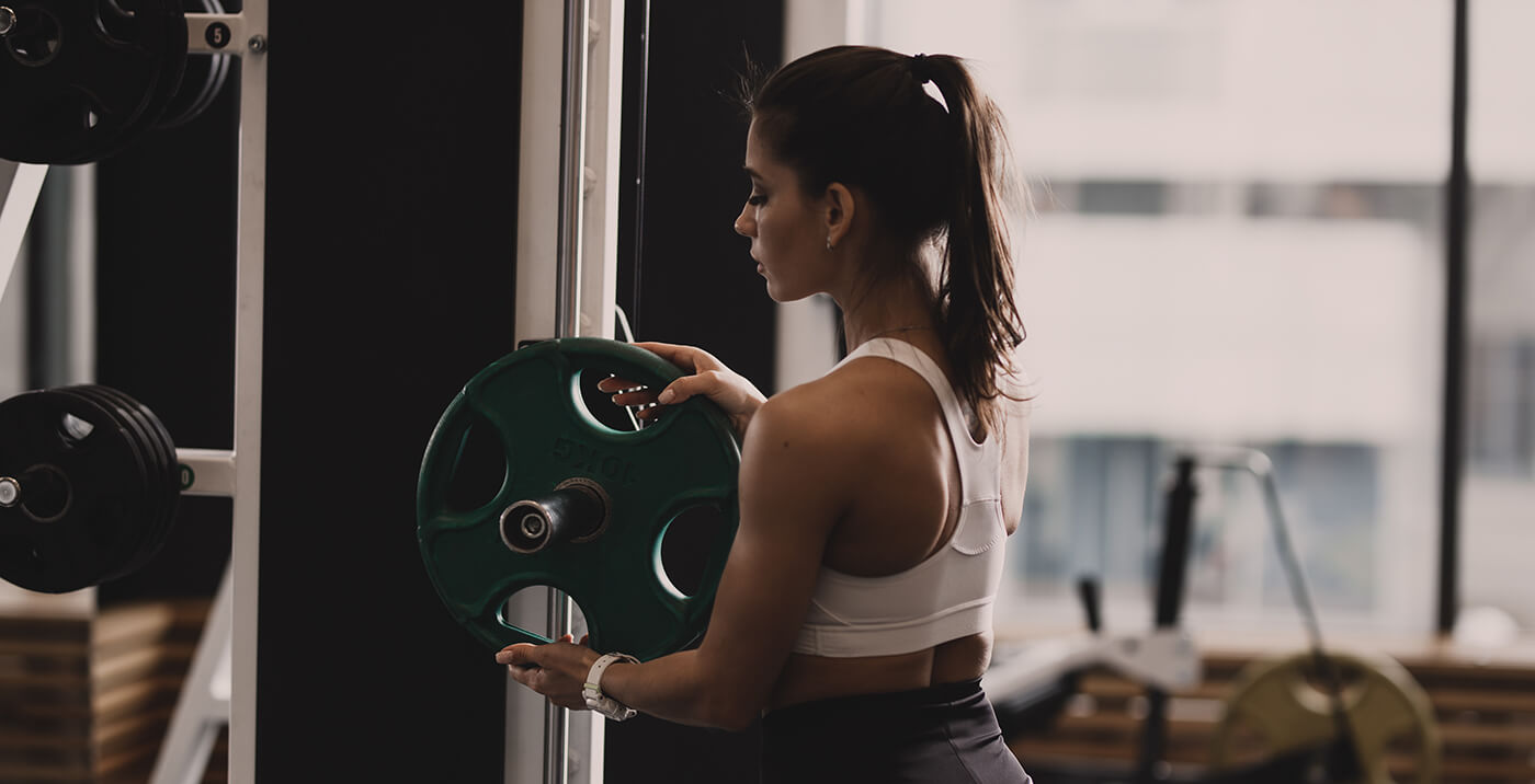 athletic-girl-dressed-in-sportswear-prepares-the-b-2026-01-05-00-35-11-utc (1)